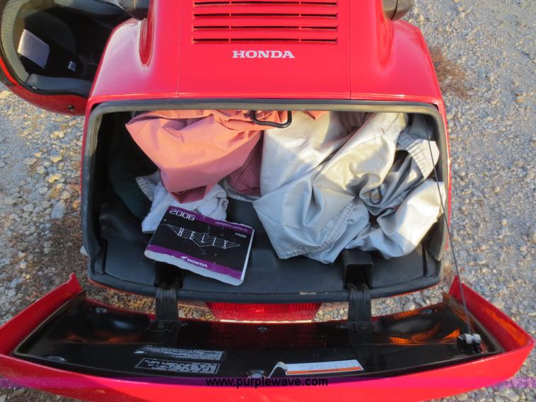 image for item F6551 2006 Honda CN2506 Helix scooter