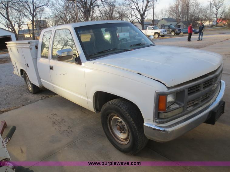 image for item F6552 1994 Chevrolet 2500 utility bed truck