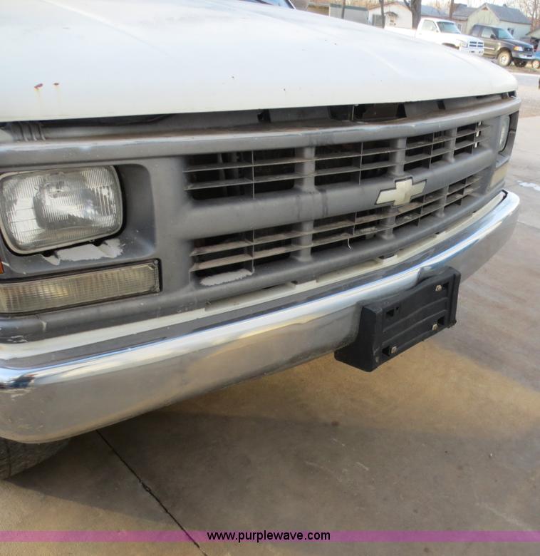 image for item F6552 1994 Chevrolet 2500 utility bed truck