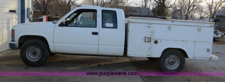 image for item F6552 1994 Chevrolet 2500 utility bed truck