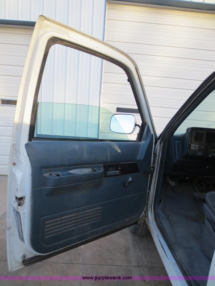 image for item F6552 1994 Chevrolet 2500 utility bed truck
