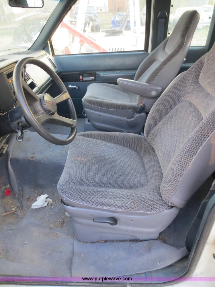image for item F6552 1994 Chevrolet 2500 utility bed truck