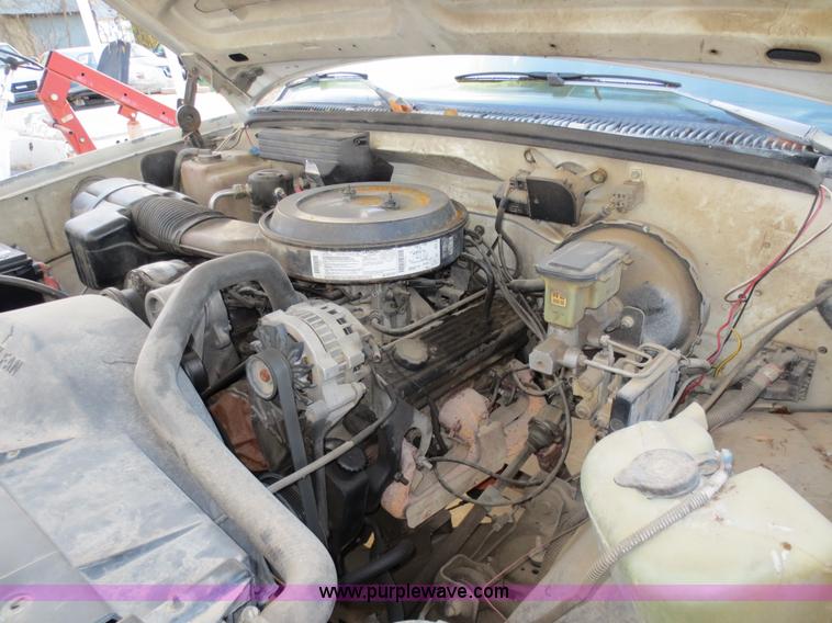 image for item F6552 1994 Chevrolet 2500 utility bed truck