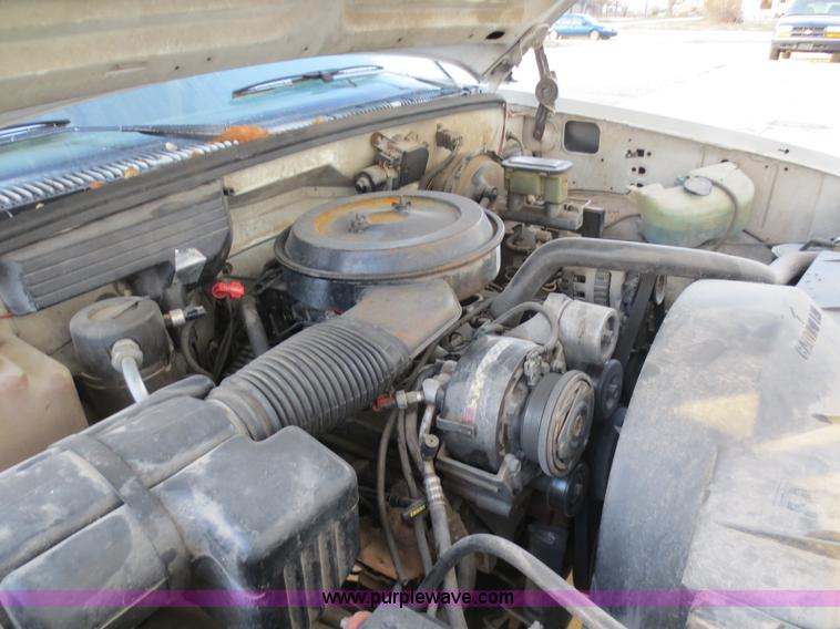 image for item F6552 1994 Chevrolet 2500 utility bed truck