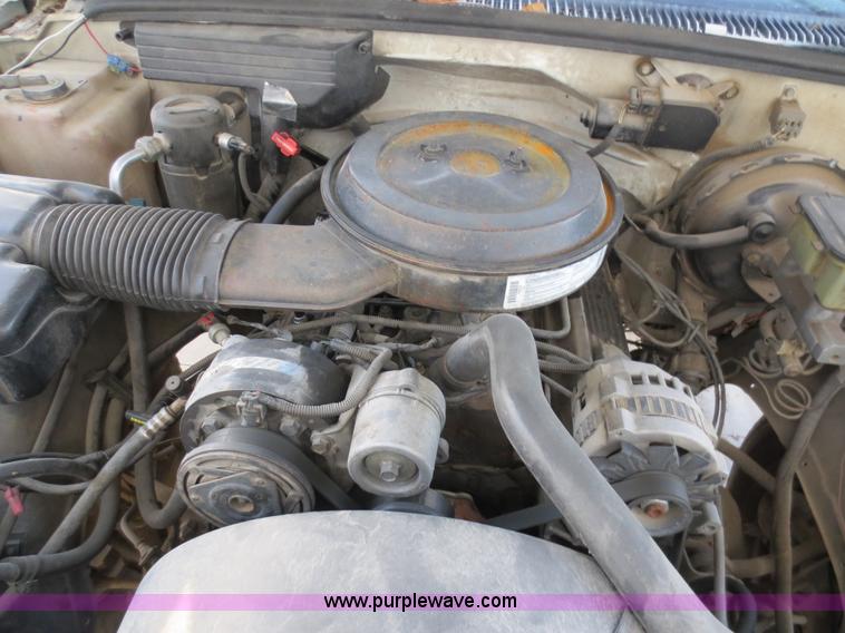 image for item F6552 1994 Chevrolet 2500 utility bed truck