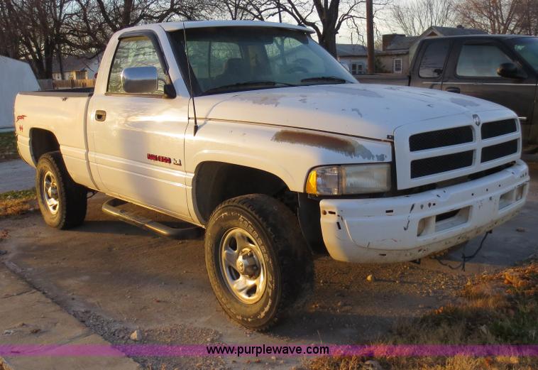 image for item F6553 1997 Dodge Ram 1500 LT 5.9L V8 OHV 16V gas engine