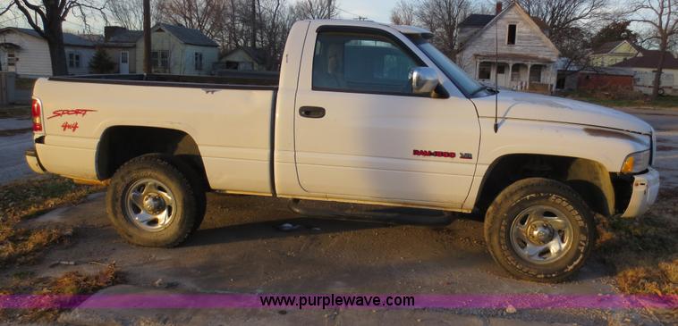 image for item F6553 1997 Dodge Ram 1500 LT 5.9L V8 OHV 16V gas engine