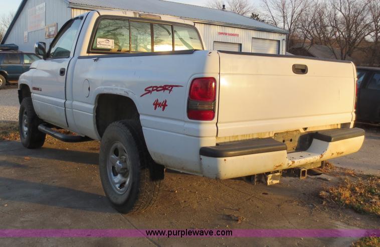 image for item F6553 1997 Dodge Ram 1500 LT 5.9L V8 OHV 16V gas engine