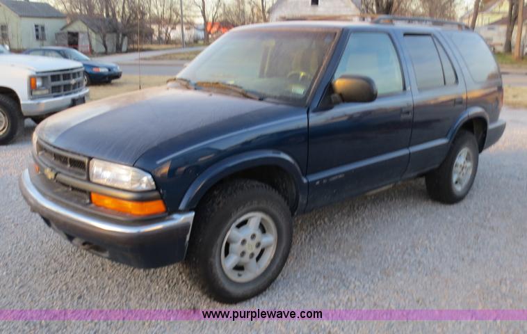 image for item F6554 2000 Chevrolet Blazer SUV