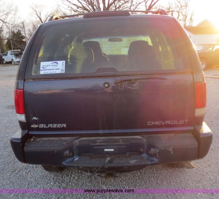 image for item F6554 2000 Chevrolet Blazer SUV