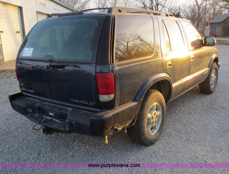 image for item F6554 2000 Chevrolet Blazer SUV
