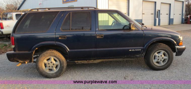 image for item F6554 2000 Chevrolet Blazer SUV