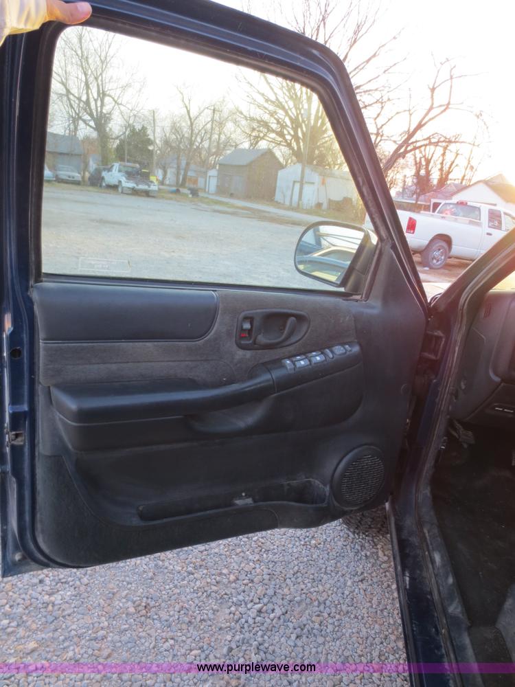 image for item F6554 2000 Chevrolet Blazer SUV