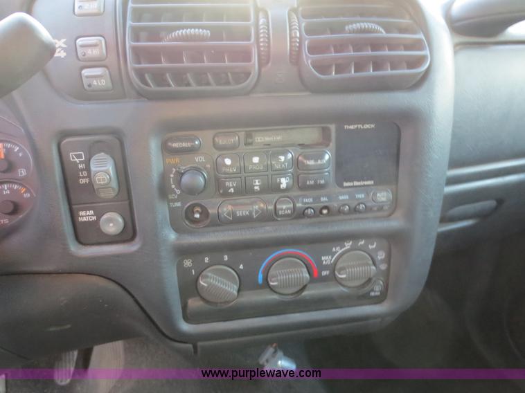 image for item F6554 2000 Chevrolet Blazer SUV