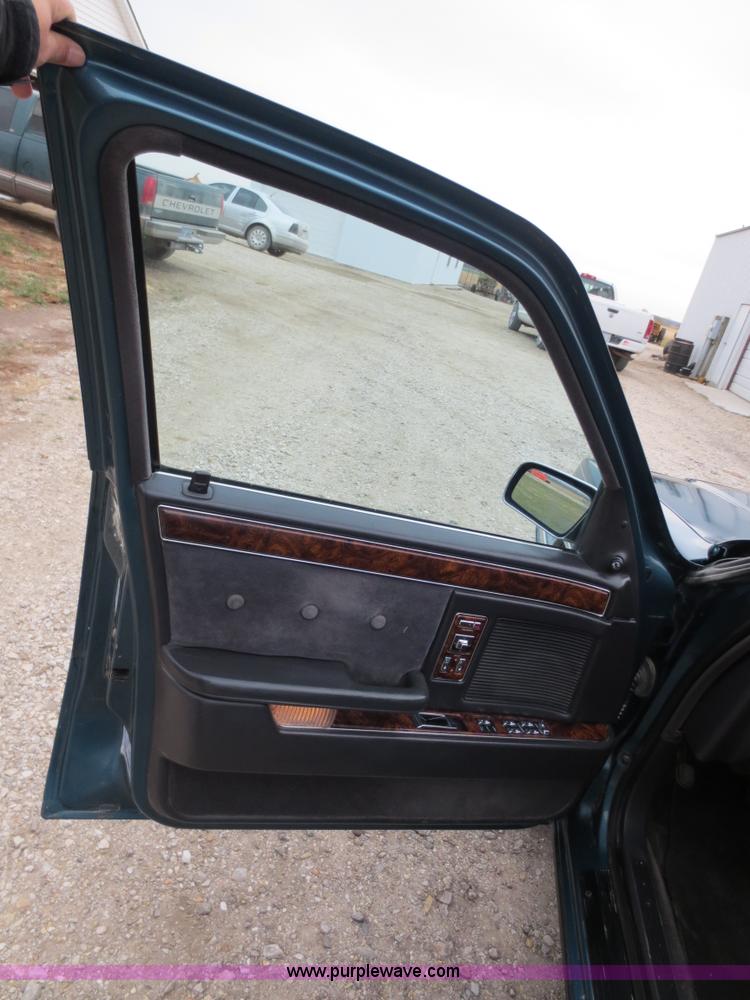 image for item F6555 1993 Chrysler New Yorker Fifth Avenue