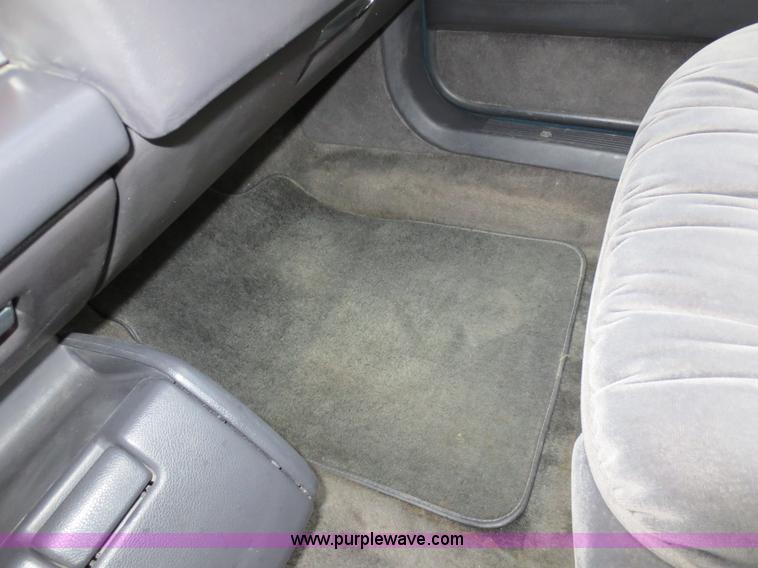 image for item F6555 1993 Chrysler New Yorker Fifth Avenue