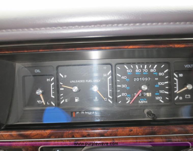 image for item F6555 1993 Chrysler New Yorker Fifth Avenue
