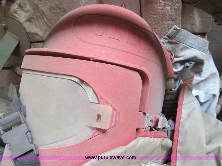 image for item O9115 Clemco 1648 abrasive blast machine