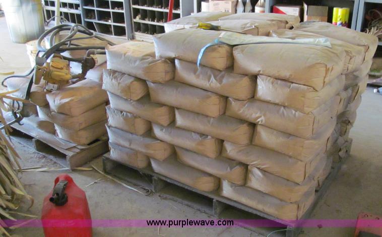 image for item O9115 Clemco 1648 abrasive blast machine