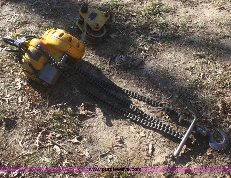 image for item O9840 Budged one ton electric hoist