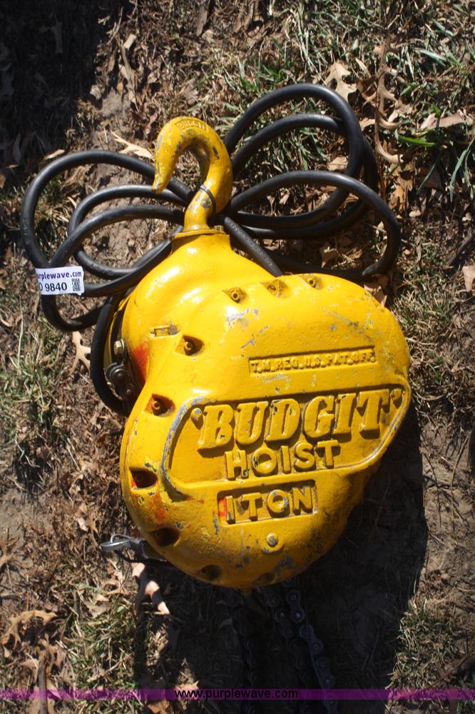 image for item O9840 Budged one ton electric hoist