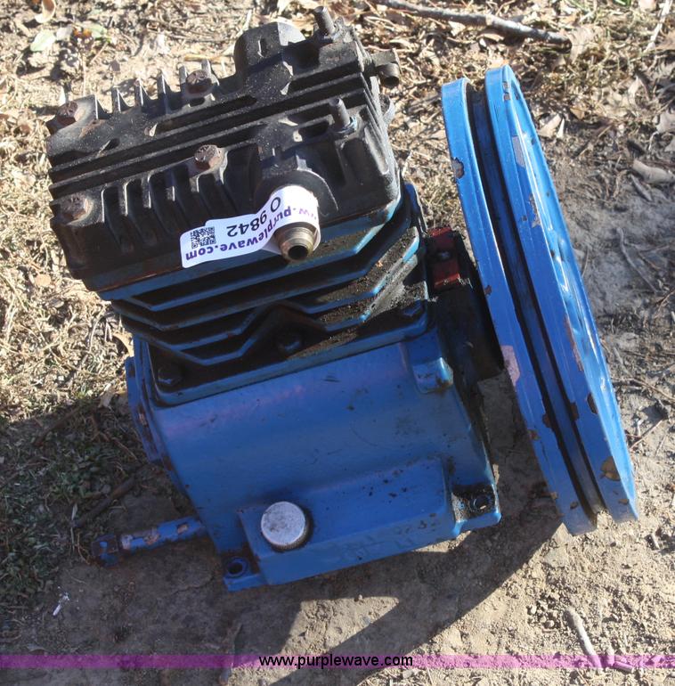 image for item O9842 Emglo compression pump