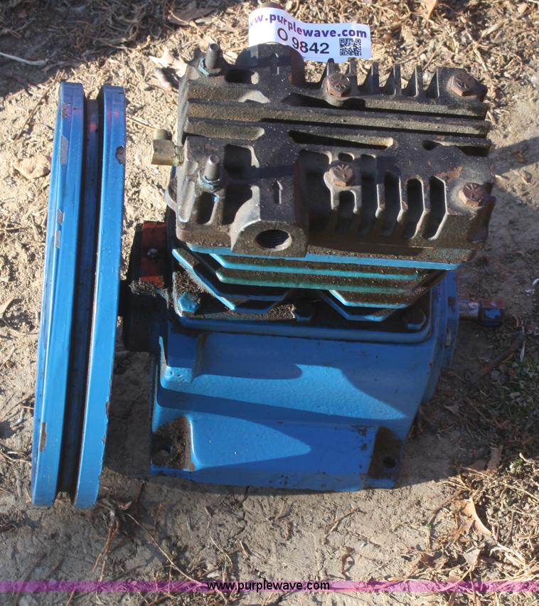 image for item O9842 Emglo compression pump