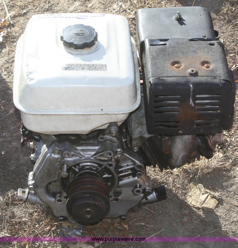 image for item O9843 Honda GX240 gas engine