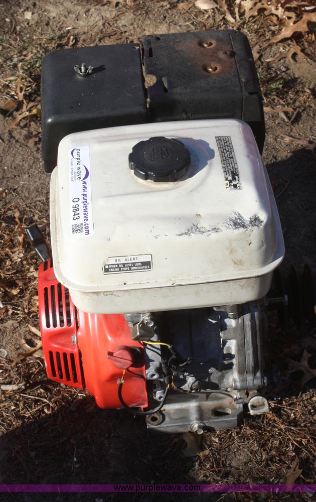 image for item O9843 Honda GX240 gas engine