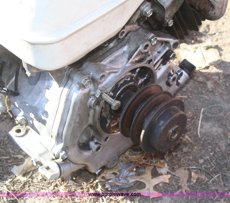 image for item O9843 Honda GX240 gas engine