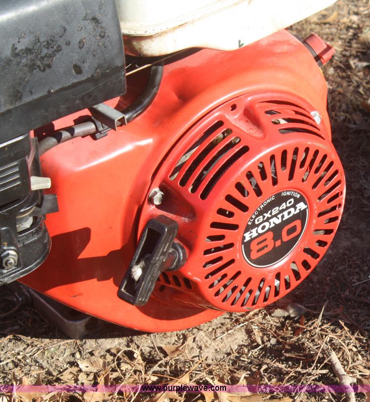 image for item O9843 Honda GX240 gas engine