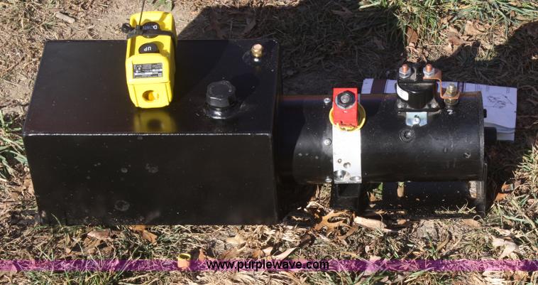 image for item O9844 Monarch hydraulic liftgate pump and control