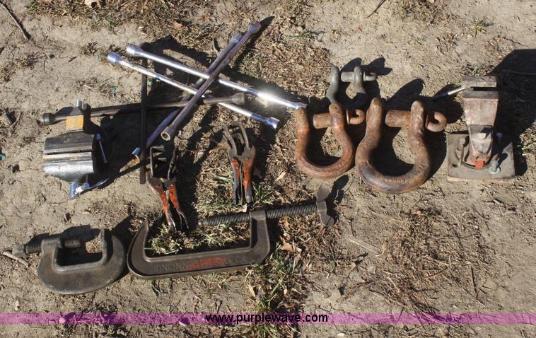 image for item O9853 Assorted tools