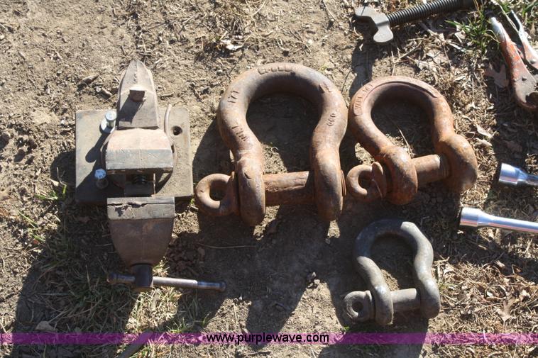 image for item O9853 Assorted tools