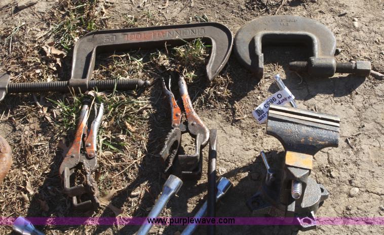 image for item O9853 Assorted tools