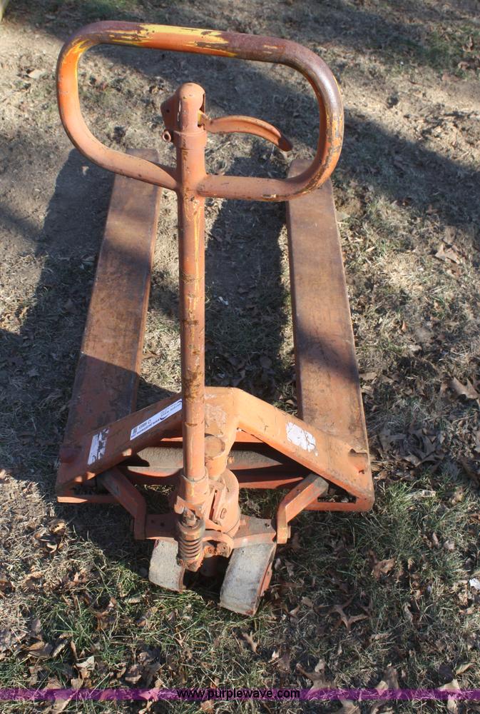 image for item O9865 Pallet jack
