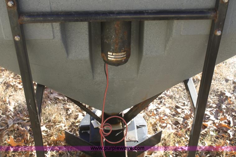 Sno Way tailgate salt spreader in Kansas City, KS Item O9869 sold