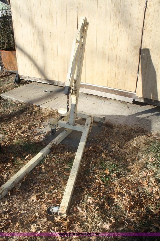 image for item O9870 Two ton hydraulic hoist