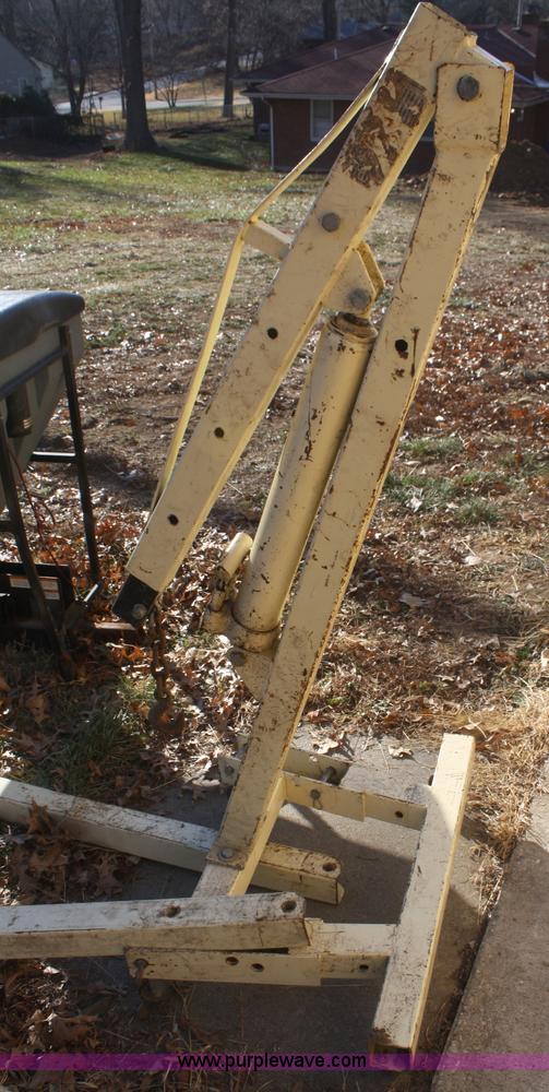 image for item O9870 Two ton hydraulic hoist