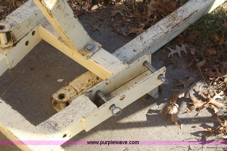 image for item O9870 Two ton hydraulic hoist