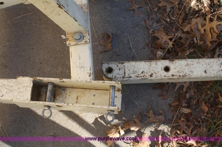 image for item O9870 Two ton hydraulic hoist