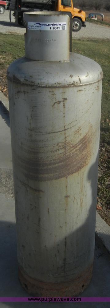 image for item T9612 Approximately 100 lb propane tank