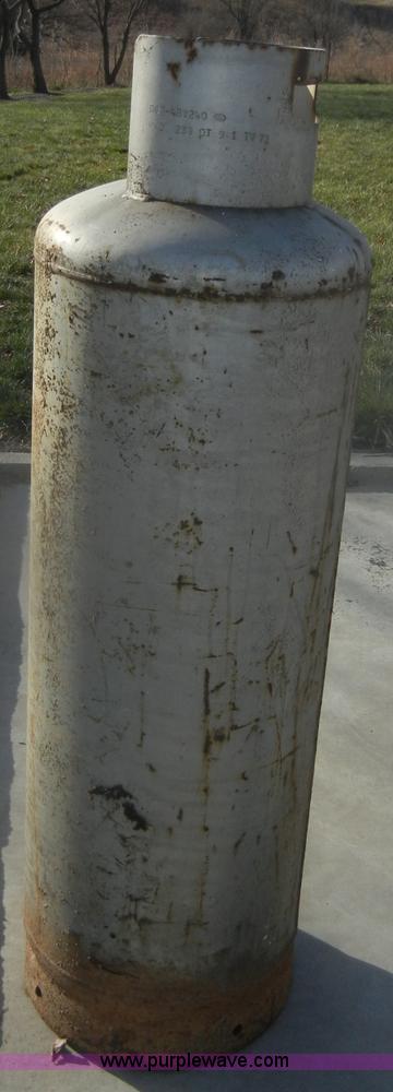 image for item T9612 Approximately 100 lb propane tank