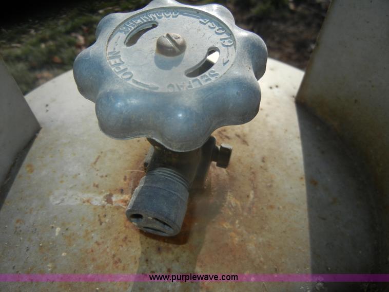 image for item T9612 Approximately 100 lb propane tank
