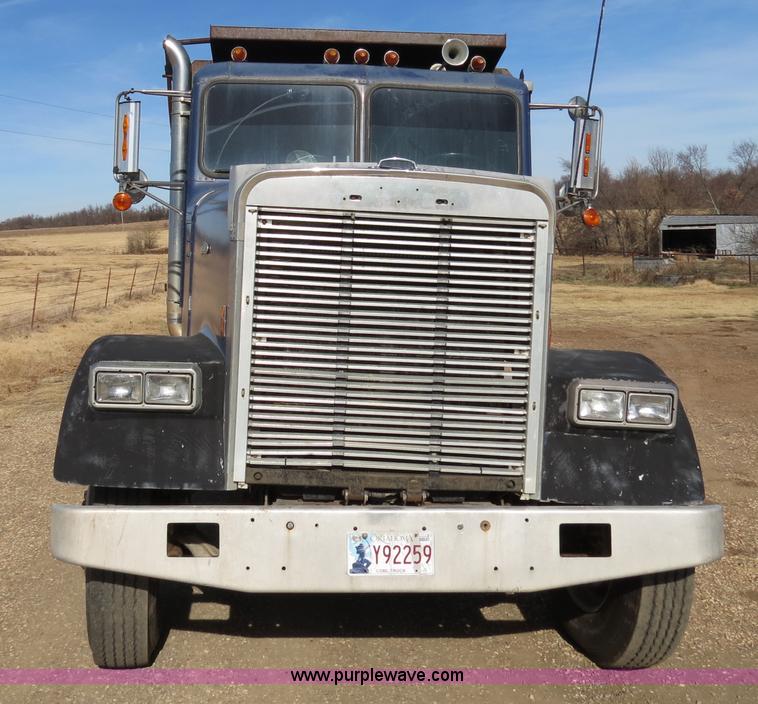 image for item B4540 1984 Freightliner FLC dump truck
