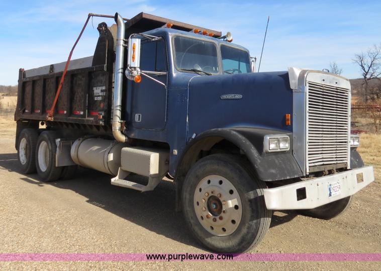 image for item B4540 1984 Freightliner FLC dump truck