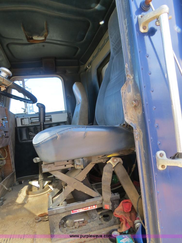 image for item B4540 1984 Freightliner FLC dump truck