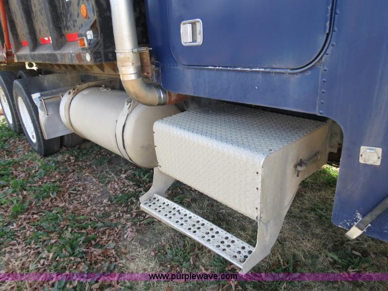 image for item B4540 1984 Freightliner FLC dump truck