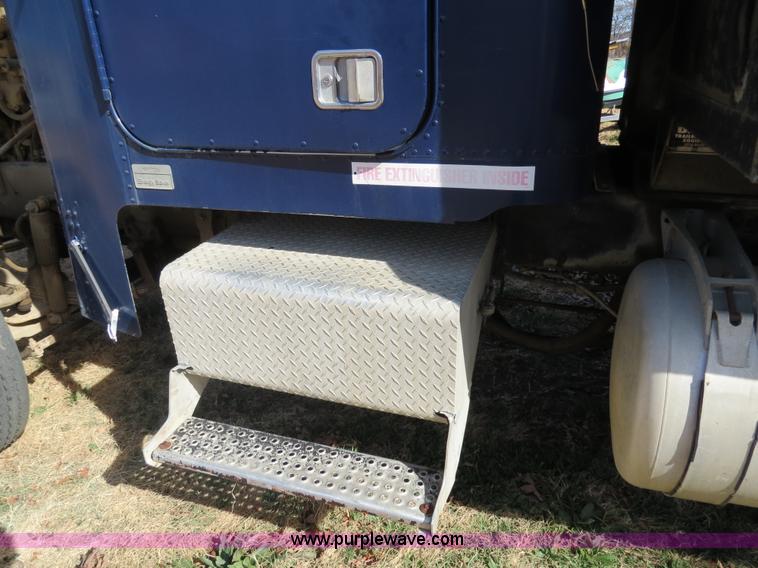 image for item B4540 1984 Freightliner FLC dump truck