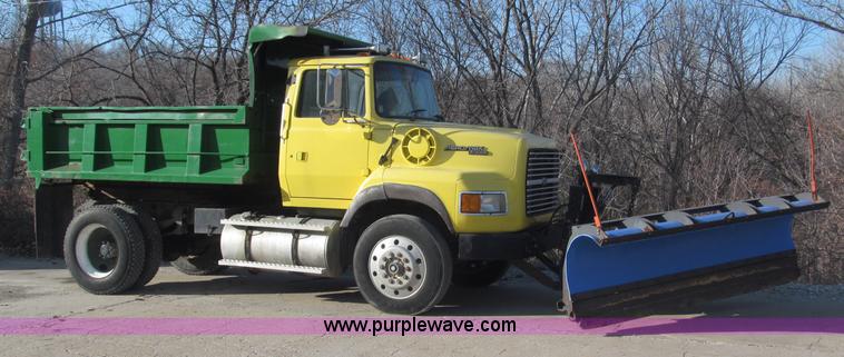image for item B5285 1995 Ford LA9000 AeroMax dump truck
